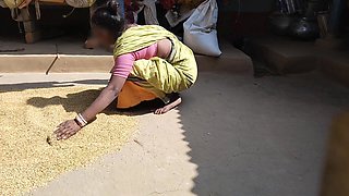 Bhabhi Ko Kam Karte Hue Choda 69 Position Me