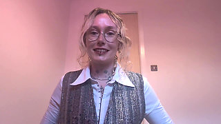 Sexy Realtor Desperate to Make the Sale