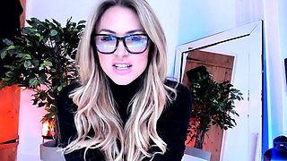 Horny Webcam Babe Solo Masturbation