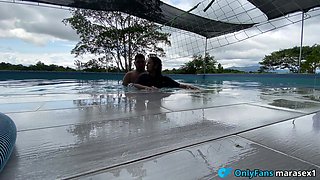 Risky Sex in a Outdoor Pool