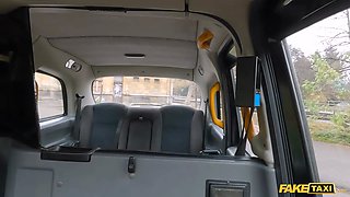Faux taxi naughty brunette uses her glorious bum to pay for her taxi fare