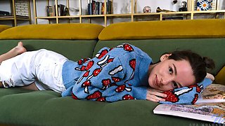 Come-hither Ana Moloko at short hair smut