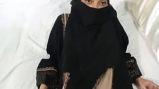 Muslim Housewife was fucked by home owner