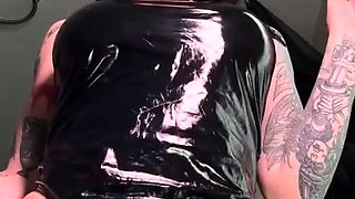 Big ass babe exposes her big boobs