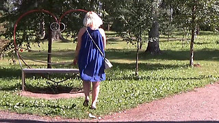 Sexy Lady No Panties - Flashing Pussy on Walk