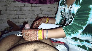 Erotic Hindi audio video of Indian housewife xshika giving amazing blowjob