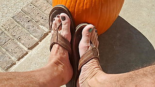 Do you like pedicured feet in sandals and flip flops