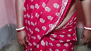 In order to become a sex star, stepmom opened her saree blouse and gave an interview .