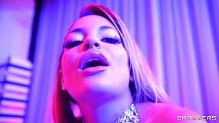 Black mystique gives Alexis Tae tips on how to improve her eating cock technique. it turns into a wild 3 way - brazzers