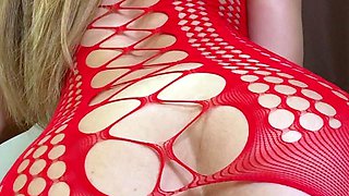 Amateur brunette chick toying her ass and pussy on webcam