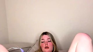 Cute amateur webcam teen girl toying pussy on webcam