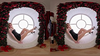 Blonde beauty shares passionate intense virtual waiting desire