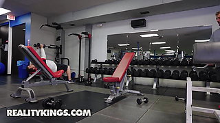 Curvy Tomie Tang Pulls Her Leggings Down At The Gym & Seduces Chris To Fuck her - REALITY KINGS