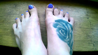 Lady Angela Hand Held Toesbefore a Pedicure