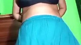 Desi Chashmish Chick Disrobes & Displays Hefty Boobies