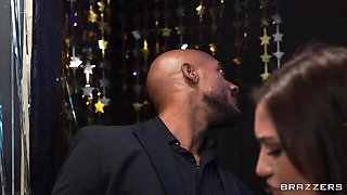 Long legs trailer with amative Vivian Taylor from Brazzers Exxtra